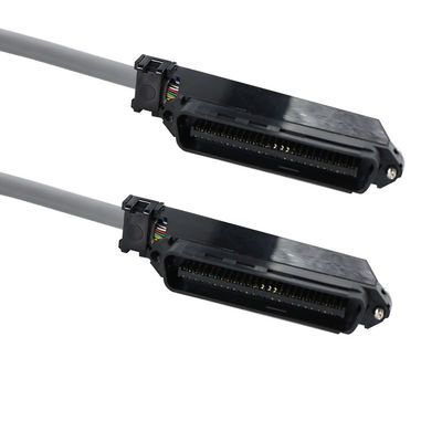 Rechte hoek 50-pinnige mannelijke RJ21-teleco-connectorkabel met afgeschermde ronde kabel voor voice-patch-panels of gegevensdistributie