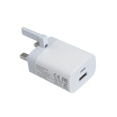 Britse 2-pin muuroplader met USB-C- en USB-A-poorten, 20W-uitgang, compacte dual-port-stroomadapter voor telefoon/tablet